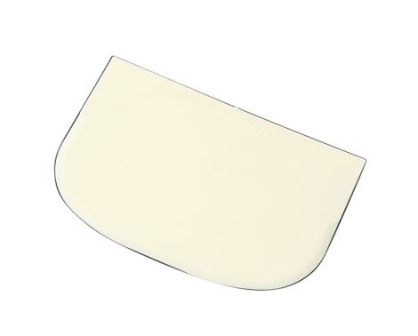 Degskrapa i halvmåneform – perfekt för att skrapa deg från arbetsytor och bunkar, ett oumbärligt redskap i professionellt bageri.