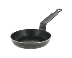 Spejlægspande i Blue Carbon Steel – ideel til stegning af æg med perfekt varmefordeling og professionel holdbarhed.