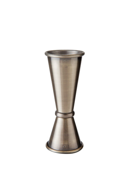Præcis måling er nøglen til perfekte cocktails med denne antik messing jigger (25-35-50 ml).