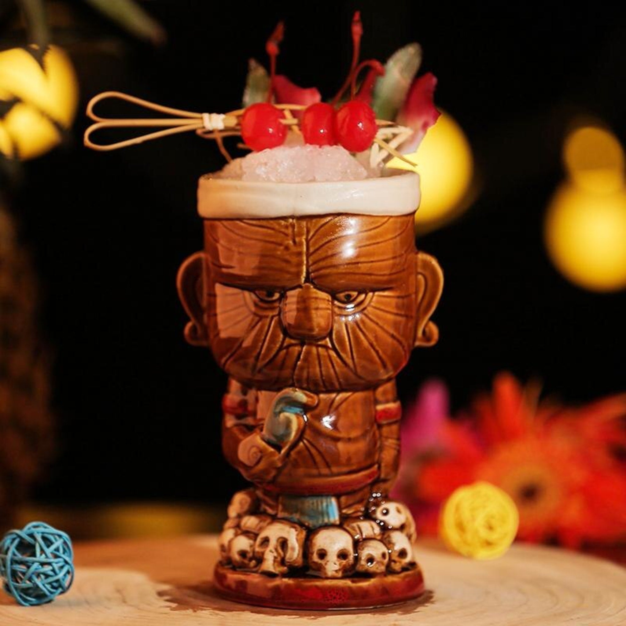 Gør dine drinks til en oplevelse med denne unikke og sjove Tiki-mugge i form af en Kaulu.